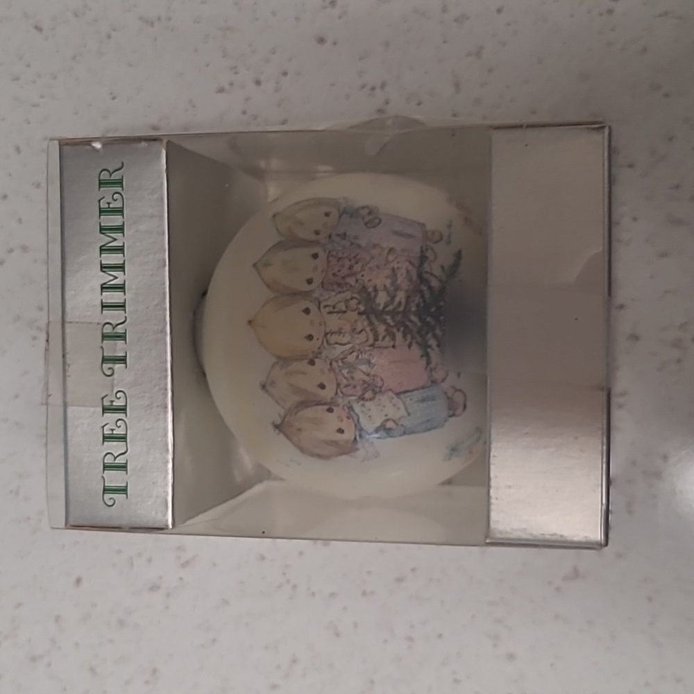 Vintage Betsey Clark Hallmark Ornament  Carolers With Box.